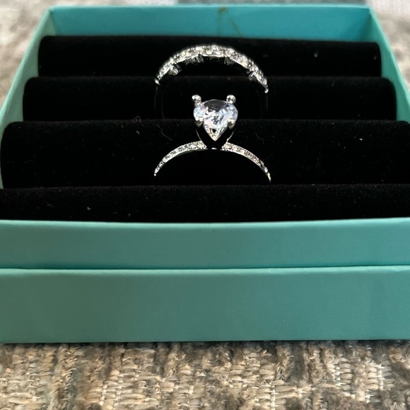 Size 7.5 Fashion Ring Set - Picture 4 of 8